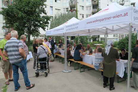 Zahlreiche BesucherInnen kamen zum Frühstück mit Bezirksvorsteher Marcus Franz