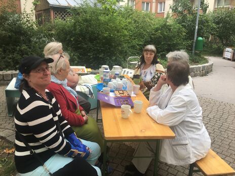 Frauengruppe beim sommerlichen Miteinander