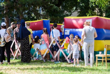 Hüpfburg beim Fest