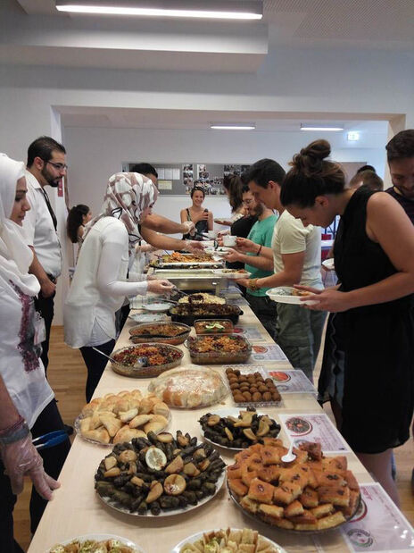 Das umfangreiche, syrische Buffet mit allerlei Köstlichkeiten.