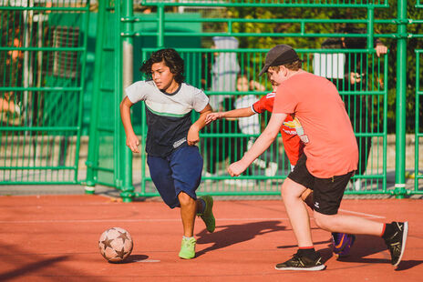 Das Fußballturnier geht in die entscheidende Phase.