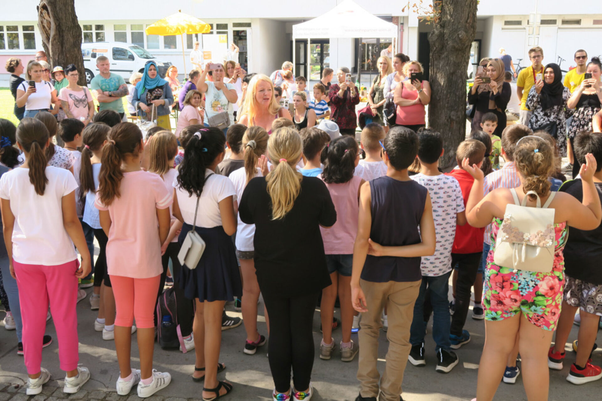 Zahlreiche BesucherInnen beim Herbstsiedlungsfest