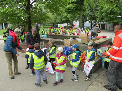 Nach dem Frühjahrsputz gibt es eine kleine Stärkung und ein Dankeschön.