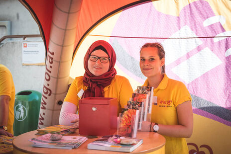 Beraterinnen am Stand der Wiener Gesundheitsförderung.