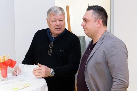 Besucher im Gespräch