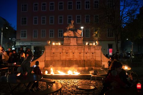 Beeindruckende Feuer-Show beim Kürbisfest