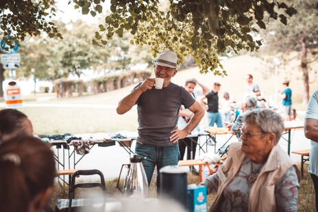 Gute Stimmung beim Flohmarkt