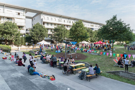 Viele BesucherInnen nutzten das gute Wetter für einen Besuch