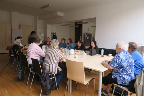 Die Gastreferentin Anita Stix zeigte im Rahmen ihres Vortrags "Wege zur Selbstliebe" - wie man sich wertschätzen kann und das Frauen sich "etwas gönnen" sollen.