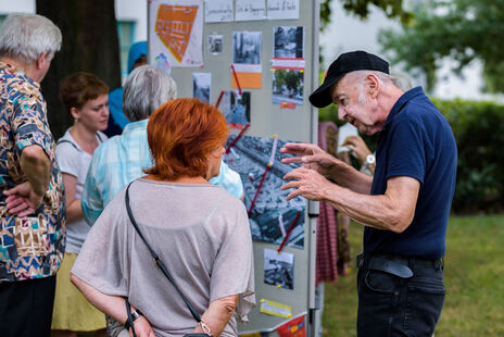 BesucherInnen bei der Veranstaltung