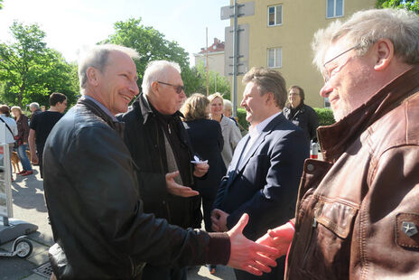 Die Ehrengäste wie z.B. Stadtrat Ludwig und weitere werden begrüßt.