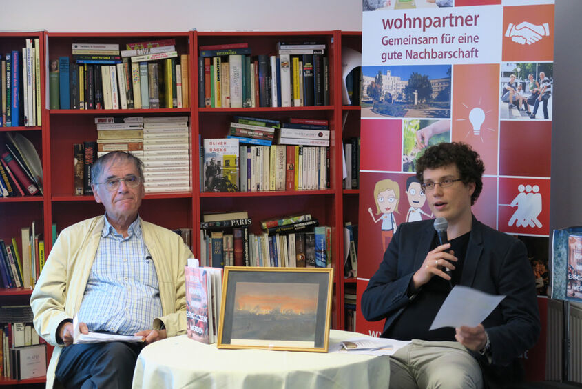 Historiker Wolfgang Häusler präsentiert sein Buch „Ideen können nicht erschossen werden“ mit wohnpartner Mitarbeiter Willibald Heimlich