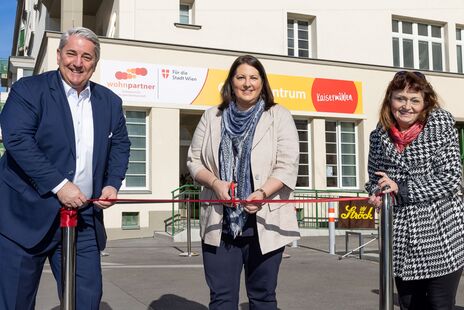 Bezirksvorsteher Donaustadt Ernst Nevrivy, Wohnbaustadträtin Kathrin Gaál, Bezirksrätin Christa Gutleber