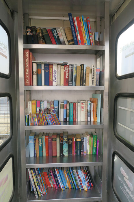 Blick in die BücherKABINE