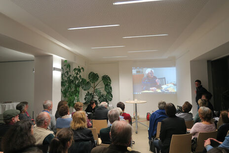 Zahlreiche BesucherInnen bei der Präsentation der Forschungsergebnisse 