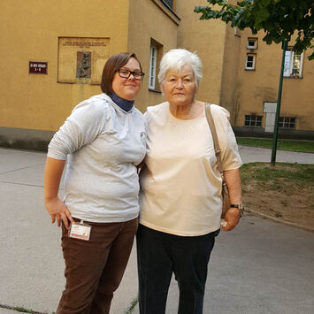 Besucherinnen des Herbstfestes im Dittes-Hof.