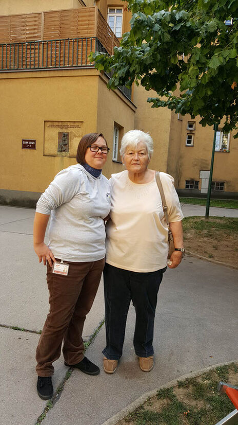 Besucherinnen des Herbstfestes im Dittes-Hof.