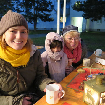 Besucherinnen beim Maronifest