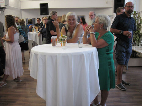 Zahlreiche BesucherInnen bei der Ausstellung