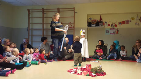 Kinder bei Nikolofeier im BewohnerInnen-Zentrum Bassena 10