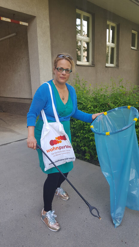 Müllsammel-Aktion in der Wohnhausanlage Mayerweckstraße