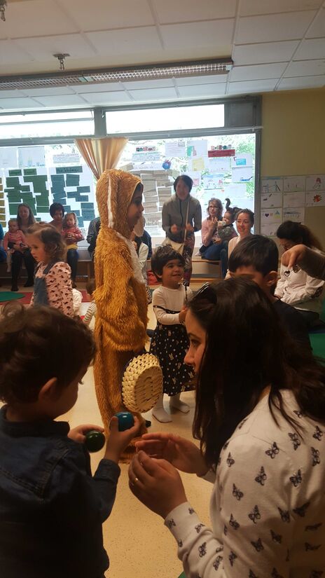 Osterhase zu Besuch beim Frühlingsfest