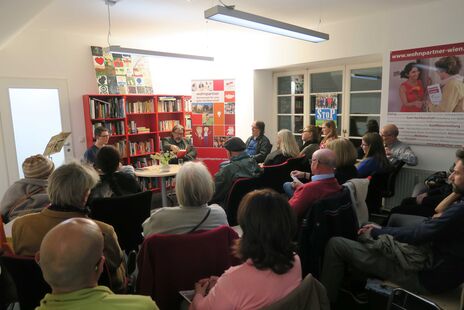 Zahlreiche BesucherInnen bei der Veranstaltung