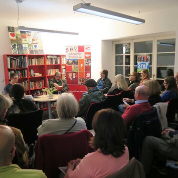 Zahlreiche BesucherInnen bei der Veranstaltung