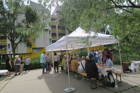 Zahlreiche BesucherInnen kamen zum Frühstück mit Bezirksvorsteher Marcus Franz