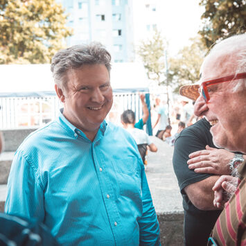 Bürgermeister Michael Ludwig im Gespräch mit MieterInnen