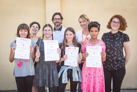 Frisch zertifizierte Peer-MediatorInnen