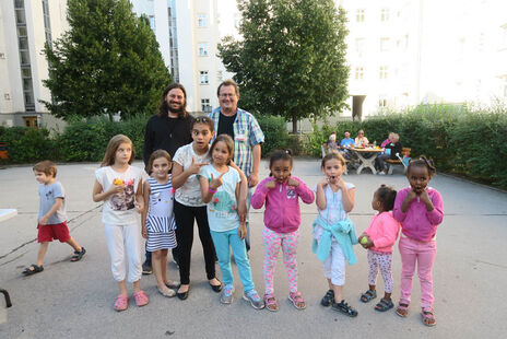 Die Kinder des Gerlhofs hatten Spaß und schnitten Grimassen.