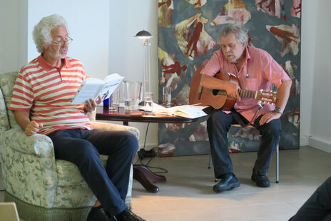 Luis Stabauer las aus seinem Roman "Die Weißen", Kurt Winterstein begleitete ihn musikalisc