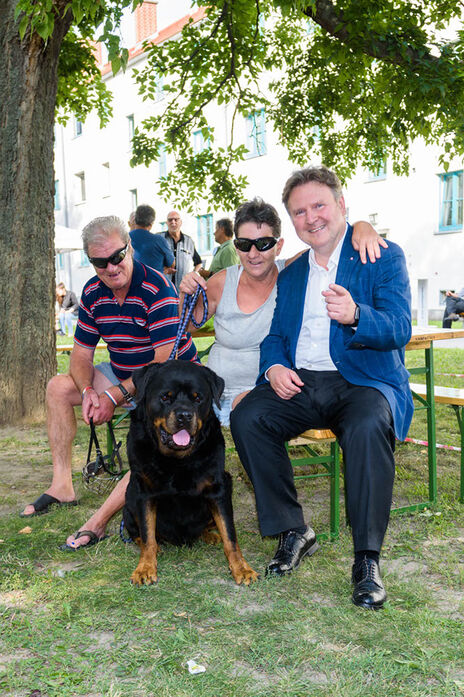 Stadtrat Ludwig mit Gästen des Boccia-Turniers.