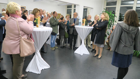 Zahlreiche BesucherInnen bei der Vernissage