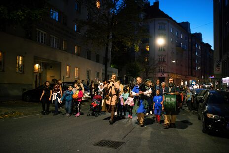 Kürbisumzug durch die Straßen Wiens