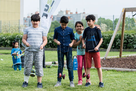 Kinder beim Frühlingsfest