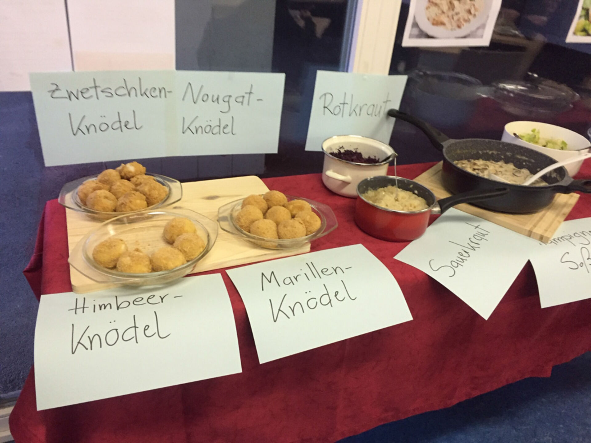Zahlreiche Speisen bei der Initiative Kunst und Kochen im BewohnerInnen-Zentrum Steinergasse