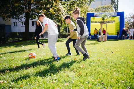 Der Platz der Vielfalt bietet auch Raum für sportliche Aktivitäten