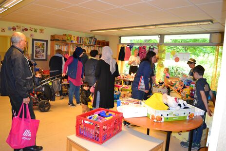 Zahlreiche BesucherInnen beim Kinderflohmarkt