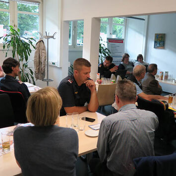 Der Mieterbeirats-Stammtisch wurde genutzt um sich mit der Grätzelpolizei zu vernetzen.