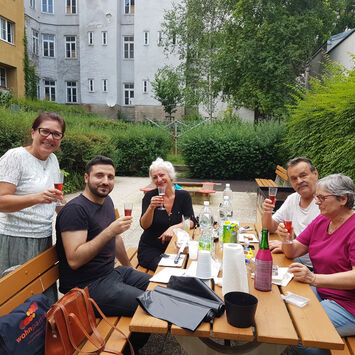 GärtnerInnen freuen sich über neues Mobiles Beet