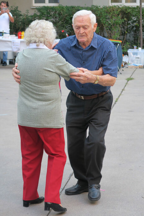 BesucherInnen beim Tanzen 