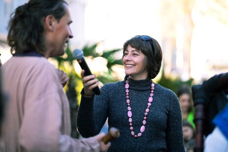 Interview einer wohnpartner-Mitarbeiterin beim Fest