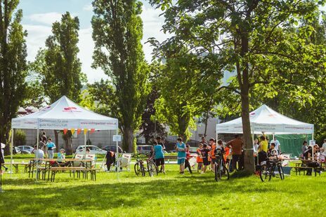 Zahlreiche TeilnehmerInnen beim Fußballturnier