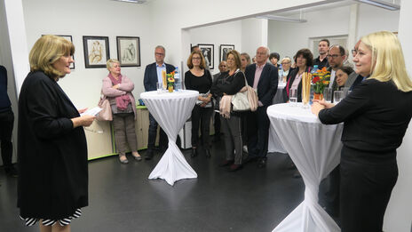 Zahlreiche BesucherInnen bei der Vernissage