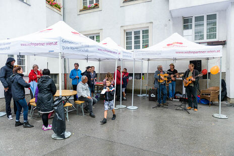 Live-Musik von der Latin-Band Atacama.