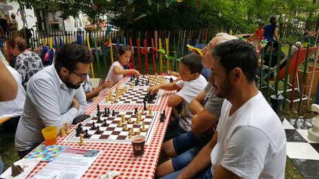 Viele BesucherInnen spielten Schach.