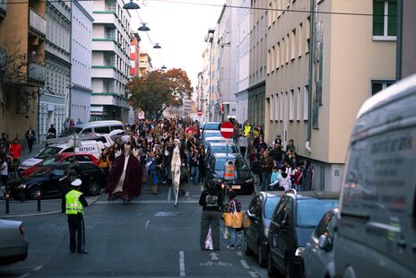 Umzug durch die Straßen des Bezirks Margareten