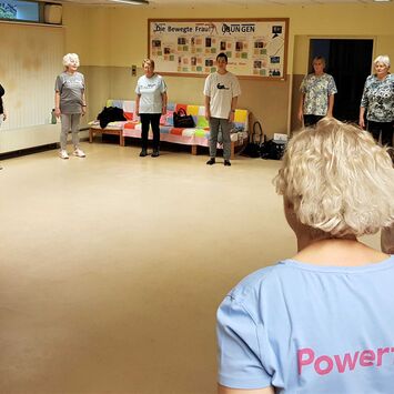 BesucherInnen beim gemeinsamen Training im Rahmen der Gesundheitswoche